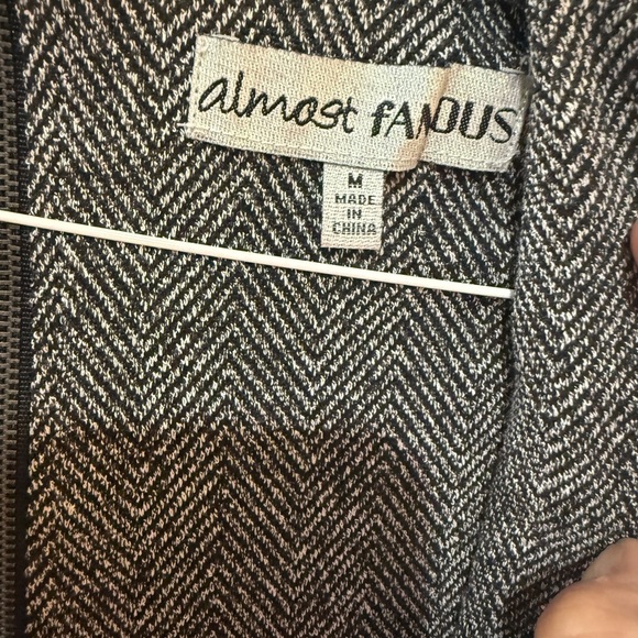 Elegant Gray Sleeveless Dress plunging neckline w belt office work corporate - Picture 3 of 4